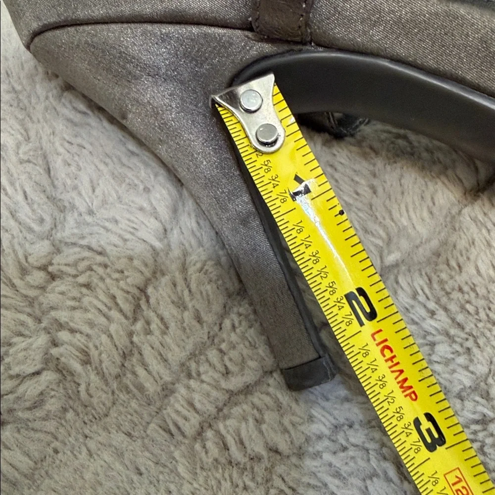Kenneth Cole Reaction Heel Womens 6 M Silver Slingback Know Way Open Toe Sandal